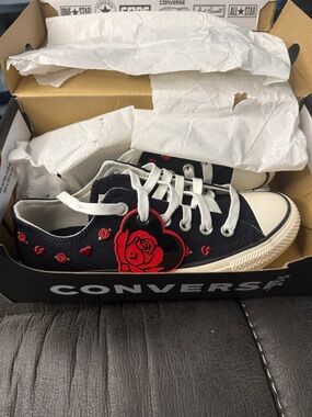 Converse Women’s Chuck Taylor Black Low Top Sneakers Red Rose Embroidery 7 New